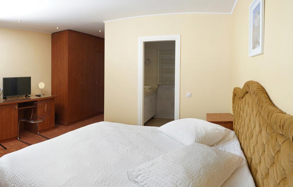 Pensiunea Floarea De Colt Nucsoara  Экстерьер фото